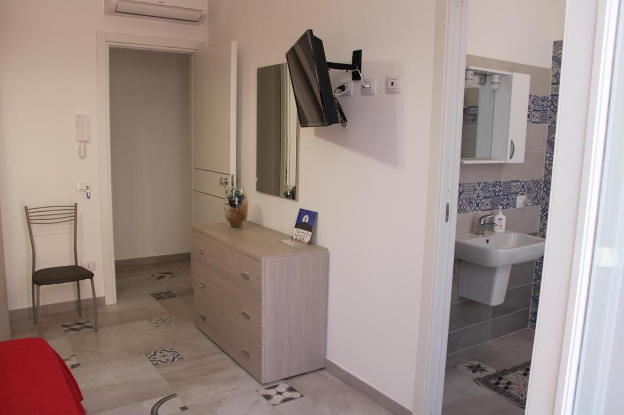 La Stanza Vicino Al Mare , Una Camera Da Letto E Bagno Con Balcone Vista Mare Balestrate Exterior foto